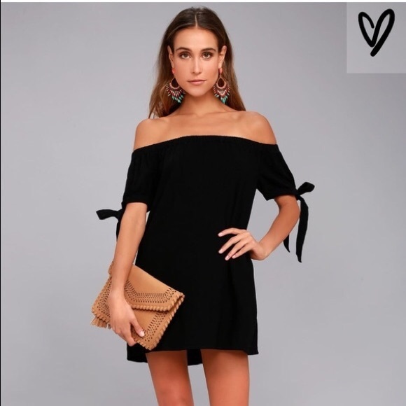 Lulus Dresses & Skirts - LULU’s al fresco evenings dress in Black